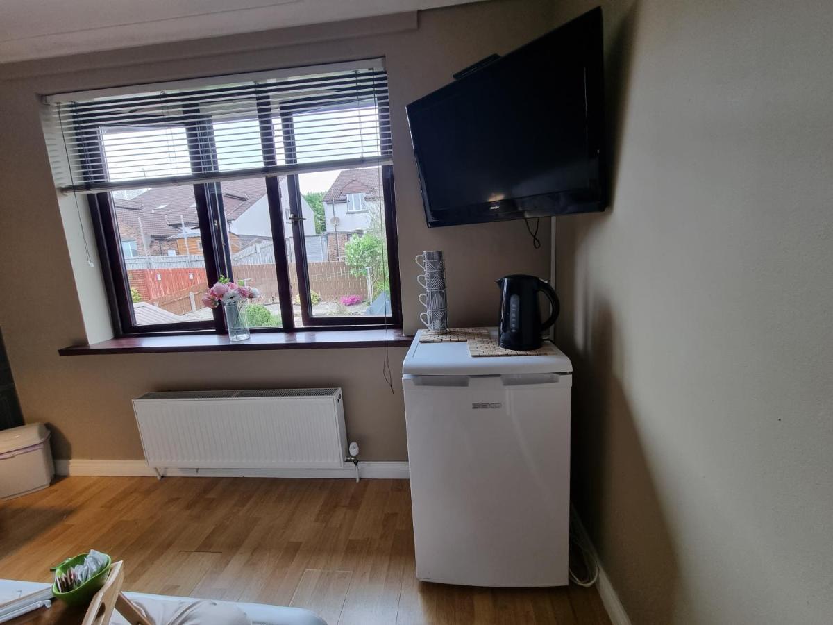 Private Room City Skyline And Mountain Views Close Too Belfast Centre And Airports Free Parking מראה חיצוני תמונה