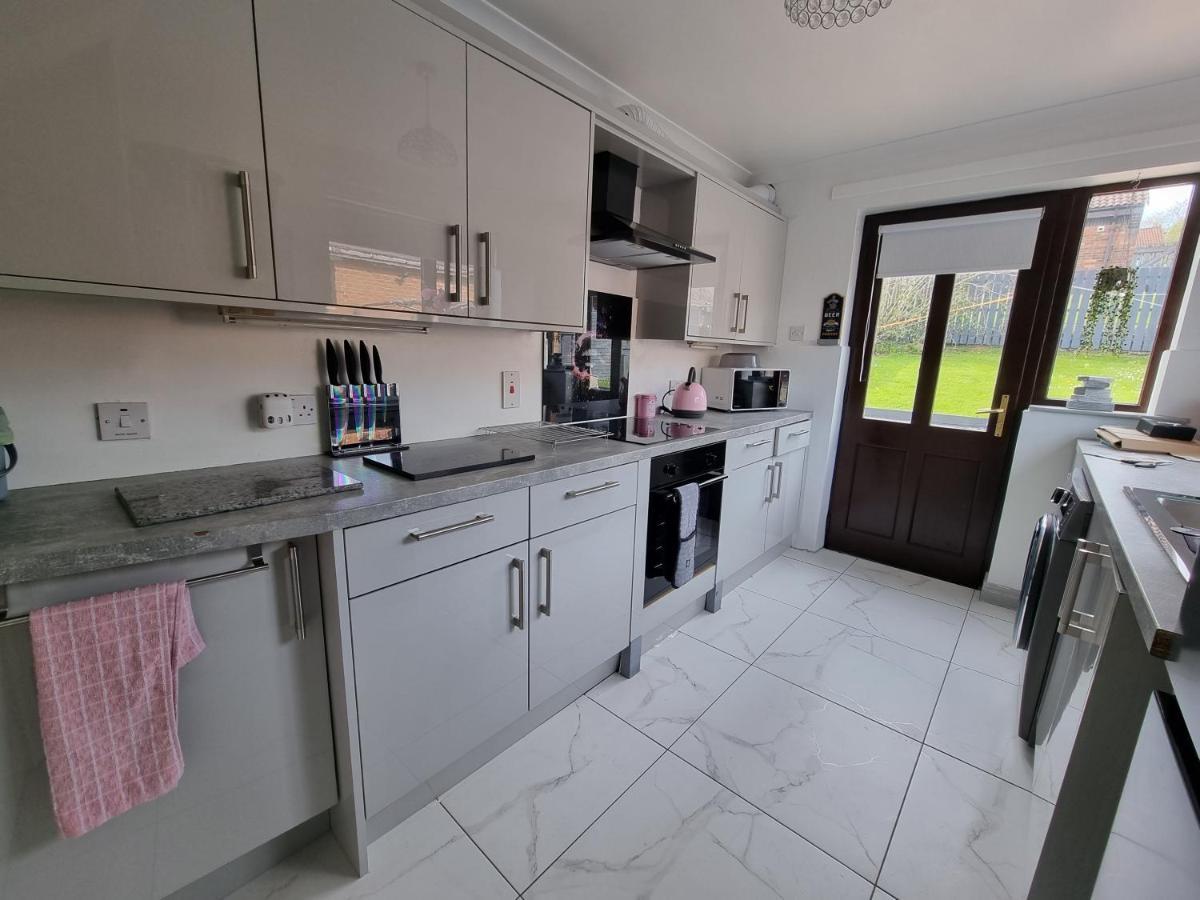 Private Room City Skyline And Mountain Views Close Too Belfast Centre And Airports Free Parking מראה חיצוני תמונה